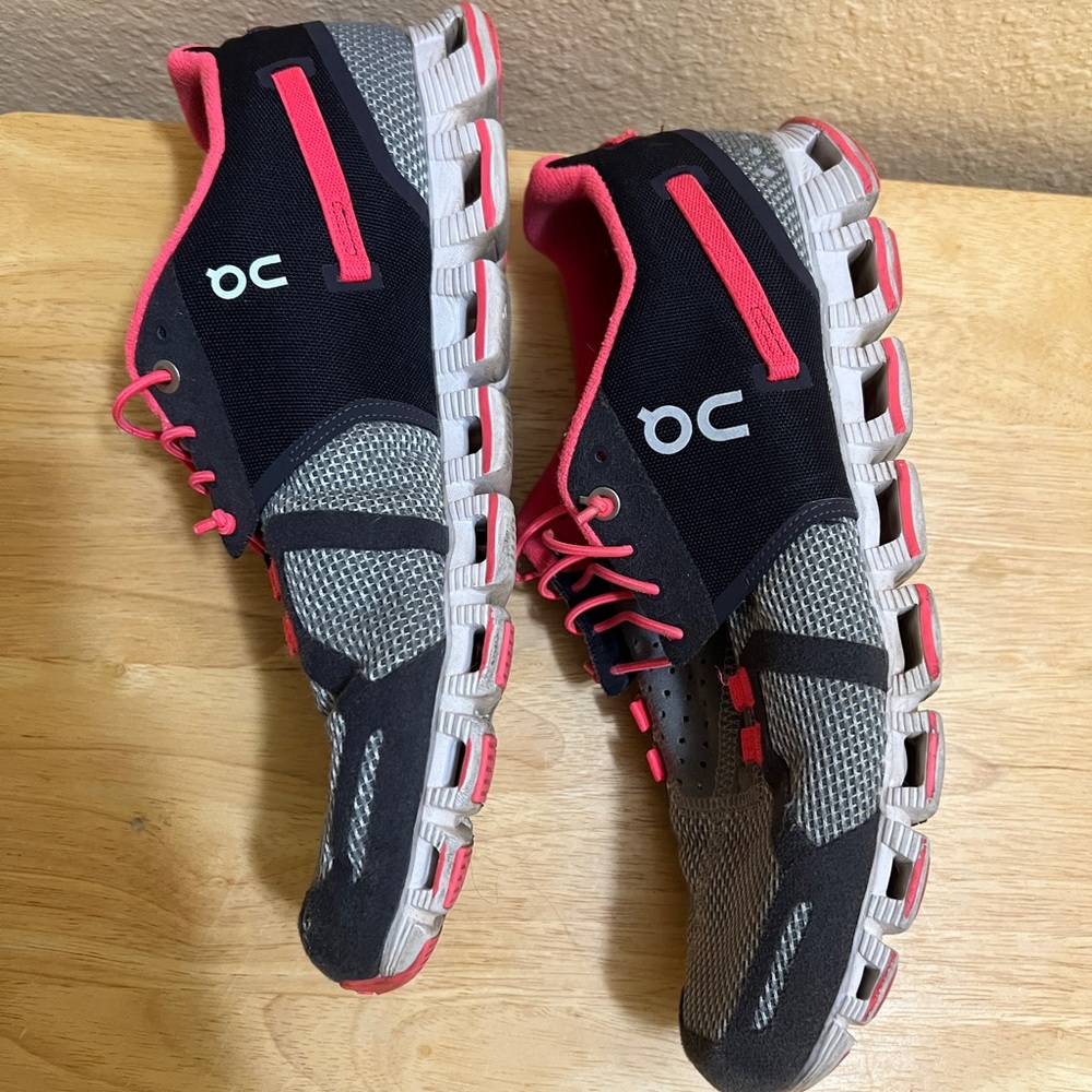 On-cloud sneakers size 9.5. Pre-owned